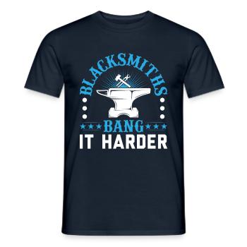 Les forgerons frappent plus fort et les bercent comme si de rien n’était - T-shirt homme - marine - Devant - AI Model Male 178 light (178cm)