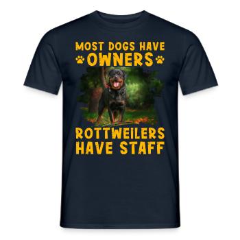 La plupart des chiens ont des propriétaires Les rottweilers ont du personnel - T-shirt homme - marine - Devant - AI Model Male 178 light (178cm)