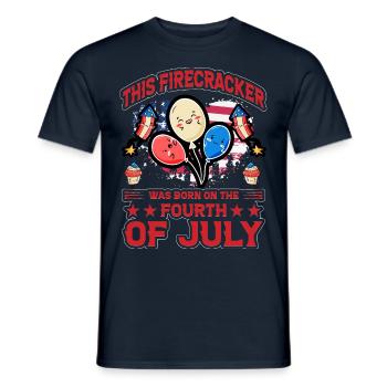 This Firecracker was born on the fourth of July - Männer T-Shirt - Navy - Vorne - AI Model Male 178 light (178cm)