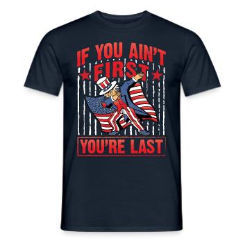 If you ain't first you're last 4th july - Männer T-Shirt - Navy - Vorne - AI Model Male 178 light (178cm)