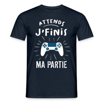 Attends je finis ma partie - T-shirt homme - marine - Devant - AI Model Male 178 light (178cm)