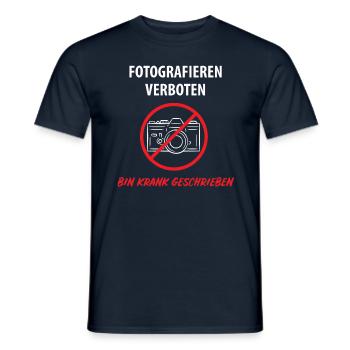 Foto, Krankgeschrieben, Urlaub Gescchenk - Männer T-Shirt - Navy - Vorne - AI Model Male 178 light (178cm)