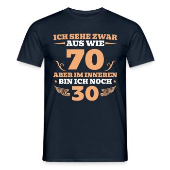 70. Geburtstag Geschenk Mann 70 Jahre - Männer T-Shirt - Navy - Vorne - AI Model Male 178 light (178cm)