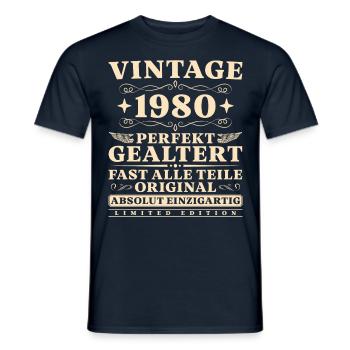 Vintage 1980 Jahrgang Perfekt Gealtert Geburtstag - Männer T-Shirt - Navy - Vorne - AI Model Male 178 light (178cm)