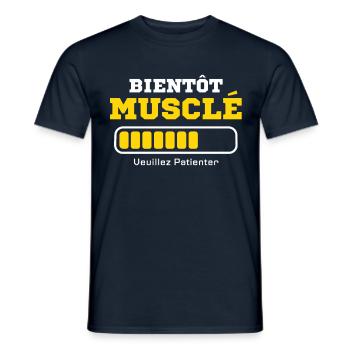 Bientôt musclé veuillez patienter - T-shirt homme - marine - Devant - AI Model Male 178 light (178cm)