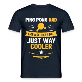 Ping Pong Papa – Geschenk zum Vatertag - Männer T-Shirt - Navy - Vorne - AI Model Male 178 light (178cm)