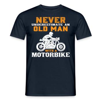 Alter Mann mit Motorrad - Männer T-Shirt - Navy - Vorne - AI Model Male 178 light (178cm)