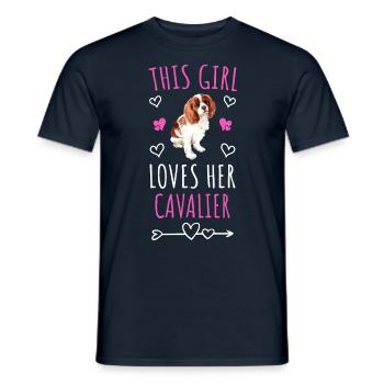 This Girl Loves Her Cavalier King Charles Spaniel - Männer T-Shirt - Navy - Vorne - AI Model Male 178 light (178cm)