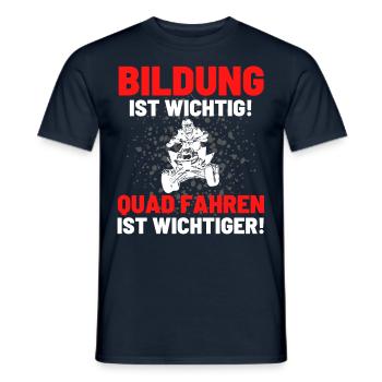 Quad Spruch BILDUNG IST WICHTIG QUAD FAHREN AUCH! - Männer T-Shirt - Navy - Vorne - AI Model Male 178 light (178cm)