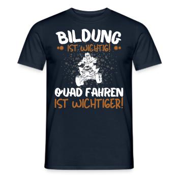 Quad Spruch BILDUNG IST WICHTIG QUAD FAHREN AUCH! - Männer T-Shirt - Navy - Vorne - AI Model Male 178 light (178cm)