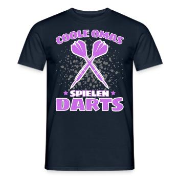 COOLE OMAS SPIELEN DARTS! Dart Dartspieler Oma - Männer T-Shirt - Navy - Vorne - AI Model Male 178 light (178cm)