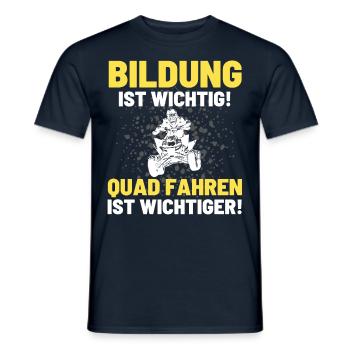 Quad Spruch BILDUNG IST WICHTIG QUAD FAHREN AUCH! - Männer T-Shirt - Navy - Vorne - AI Model Male 178 light (178cm)