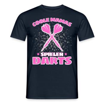 COOLE MAMAS SPIELEN DARTS! Dart Dartspieler Mama - Männer T-Shirt - Navy - Vorne - AI Model Male 178 light (178cm)