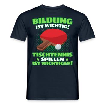 TISCHTENNIS IST WICHTIGER! Tischtennis Verein - Männer T-Shirt - Navy - Vorne - AI Model Male 178 light (178cm)