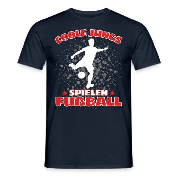 COOLE JUNGS SPIELEN FUßBALL! Fussball Fussballer - Männer T-Shirt - Navy - Vorne - AI Model Male 178 light (178cm)