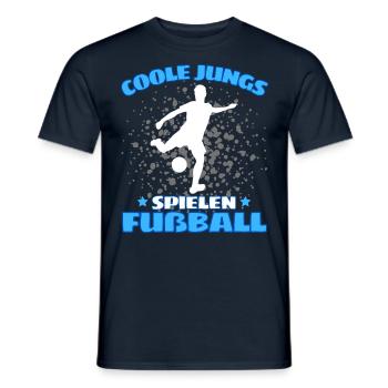 COOLE JUNGS SPIELEN FUßBALL! Fussball Fussballer - Männer T-Shirt - Navy - Vorne - AI Model Male 178 light (178cm)