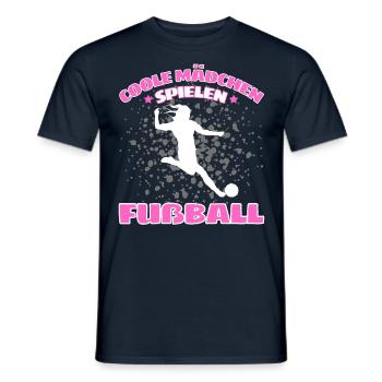COOLE MÄDCHEN SPIELEN FUßBALL! Fussball Spruch - Männer T-Shirt - Navy - Vorne - AI Model Male 178 light (178cm)