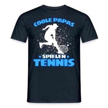 COOLE PAPAS SPIELEN TENNIS Das Lustige - Männer T-Shirt - Navy - Vorne - AI Model Male 178 light (178cm)
