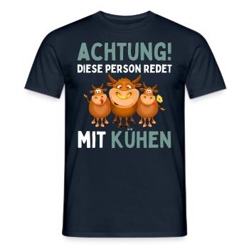 ACHTUNG! DIESE PERSON REDET MIT KÜHEN! Lustiges - Männer T-Shirt - Navy - Vorne - AI Model Male 178 light (178cm)