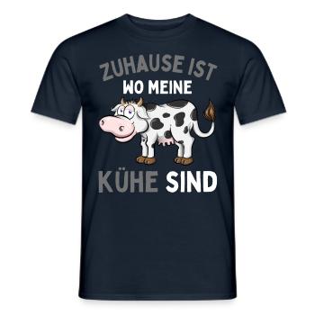 ZUHAUSE IST WO MEINE KÜHE SIND! Lustiges Bauer - Männer T-Shirt - Navy - Vorne - AI Model Male 178 light (178cm)