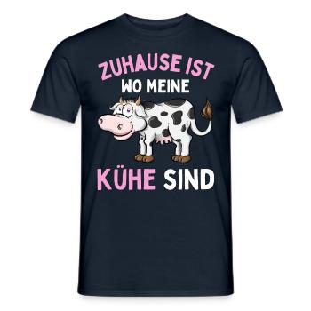 ZUHAUSE IST WO MEINE KÜHE SIND! Lustiges Bauer - Männer T-Shirt - Navy - Vorne - AI Model Male 178 light (178cm)