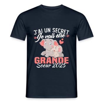 Ich habe ein Geheimnis: Ich werde Big Sister 2025 sein - Männer T-Shirt - Navy - Vorne - AI Model Male 178 light (178cm)