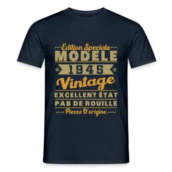 1945 Vintage Retro Muster Geburtstagsgeschenk - Männer T-Shirt - Navy - Vorne - AI Model Male 178 light (178cm)