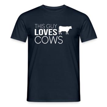Typ Kuh Spruch - Männer T-Shirt - Navy - Vorne - AI Model Male 178 light (178cm)
