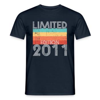 Limited Edition Retro 2011 - Männer T-Shirt - Navy - Vorne - AI Model Male 178 light (178cm)