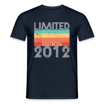 Edition Limitée Rétro 2012 - T-shirt homme - marine - Devant - AI Model Male 178 light (178cm)