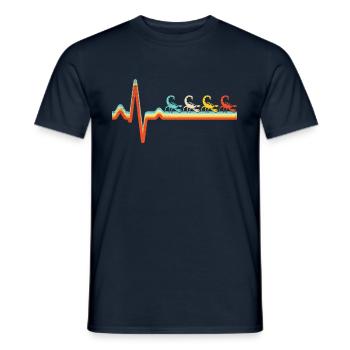 Skorpion Retro Herzschlag - Männer T-Shirt - Navy - Vorne - AI Model Male 178 light (178cm)