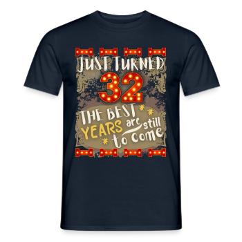 32ème anniversaire 32 ans design vintage, dicton - T-shirt homme - marine - Devant - AI Model Male 178 light (178cm)