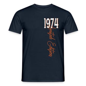1974 Vintage anniversaire drôles dictons - T-shirt homme - marine - Devant - AI Model Male 178 light (178cm)
