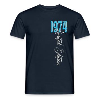 1974 Vintage anniversaire drôles dictons - T-shirt homme - marine - Devant - AI Model Male 178 light (178cm)