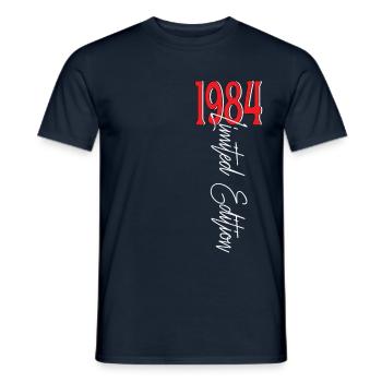 1984 Vintage anniversaire drôles dictons - T-shirt homme - marine - Devant - AI Model Male 178 light (178cm)