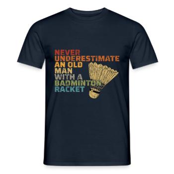 Badminton Federball Geschenk Alt Mann Schläger - Männer T-Shirt - Navy - Vorne - AI Model Male 178 light (178cm)