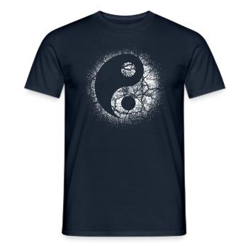 Weißes cooles Yin Yang Zeichen in Erde gerissen - Männer T-Shirt - Navy - Vorne - AI Model Male 178 light (178cm)