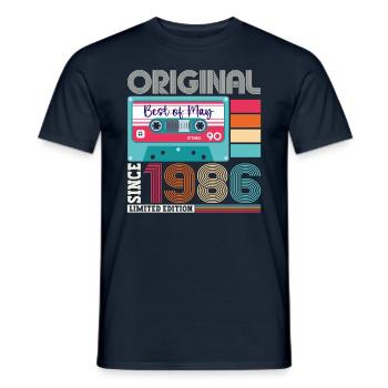 37 Anniversaire Homme Femme Cassette Mai Vintage 1986 - T-shirt homme - marine - Devant - AI Model Male 178 light (178cm)
