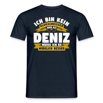 Klugscheisser Deniz weiß es besser - Männer T-Shirt - Navy - Vorne - AI Model Male 178 light (178cm)