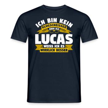 Klugscheisser Lucas weiß es besser - Männer T-Shirt - Navy - Vorne - AI Model Male 178 light (178cm)