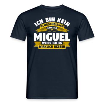 Klugscheisser Miguel weiß es besser - Männer T-Shirt - Navy - Vorne - AI Model Male 178 light (178cm)
