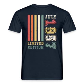 66. Geburtstag Mann Legendary Juli Jahrgang 1957 - Männer T-Shirt - Navy - Vorne - AI Model Male 178 light (178cm)