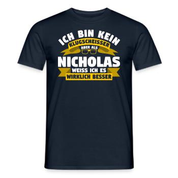 Klugscheisser Nicholas weiß es besser - Männer T-Shirt - Navy - Vorne - AI Model Male 178 light (178cm)