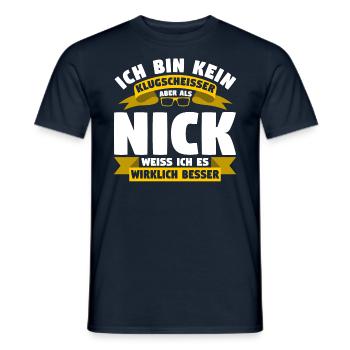 Klugscheisser Nick weiß es besser - Männer T-Shirt - Navy - Vorne - AI Model Male 178 light (178cm)
