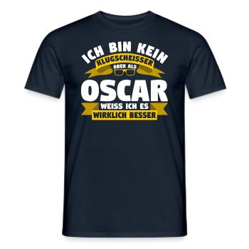 Klugscheisser Oscar weiß es besser - Männer T-Shirt - Navy - Vorne - AI Model Male 178 light (178cm)