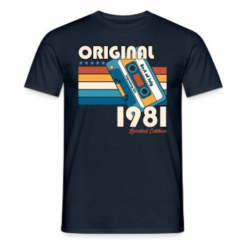 Cassette 44ème Anniversaire Juillet Millésime 1981 - T-shirt homme - marine - Devant - AI Model Male 178 light (178cm)