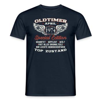 49. Geburtstag Mann April Jahrgang 1974 Oldtimer - Männer T-Shirt - Navy - Vorne - AI Model Male 178 light (178cm)