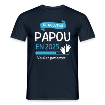 De Nouveau Papou en 2025 cadeau futur Grand-Père - T-shirt homme - marine - Devant - AI Model Male 178 light (178cm)