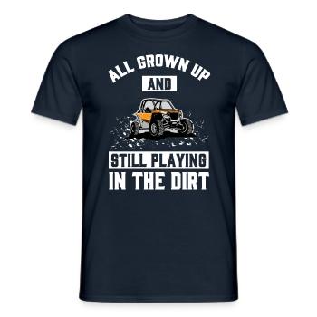 Playing In The Dirt UTV 4x4 Buggy SxS - Männer T-Shirt - Navy - Vorne - AI Model Male 178 light (178cm)