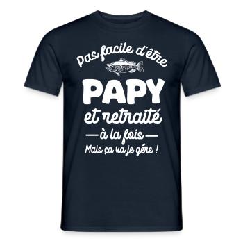 papy pêcheur et retraité cadeau fête - T-shirt homme - marine - Devant - AI Model Male 178 light (178cm)